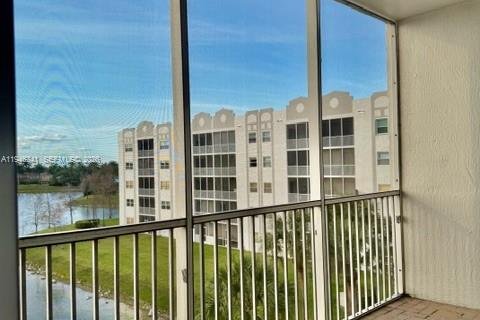 Condo in Doral, Florida, 3 bedrooms  № 2002638 - photo 21