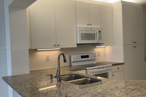 Condo in Doral, Florida, 3 bedrooms  № 2002638 - photo 7