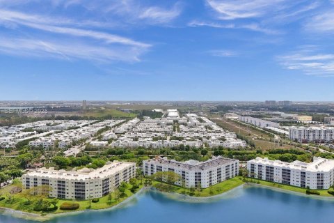 Condo in Doral, Florida, 3 bedrooms  № 2002638 - photo 30