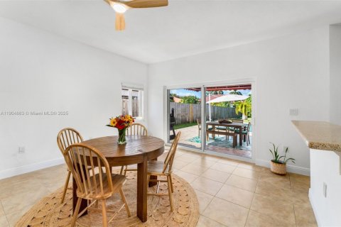 Купить виллу или дом в Пальметто-Бей, Флорида 4 спальни, 214.23м2, № 1955829 - фото 11