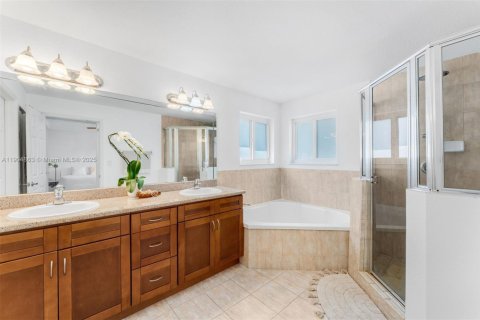 Купить виллу или дом в Пальметто-Бей, Флорида 4 спальни, 214.23м2, № 1955829 - фото 23