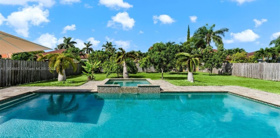 Villa ou maison à Palmetto Bay, Floride 4 chambres, 214.23 m2 № 1955829