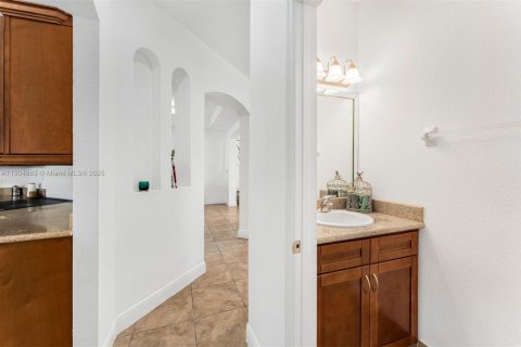 House in Palmetto Bay, Florida 4 bedrooms, 214.23 sq.m. № 1955829 - photo 15