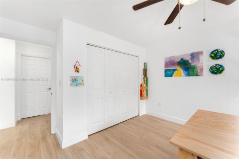 House in Palmetto Bay, Florida 4 bedrooms, 214.23 sq.m. № 1955829 - photo 28