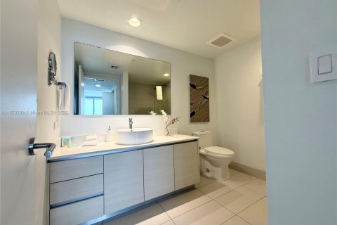 Купить кондоминиум в Халландейл-Бич, Флорида 1 комната, 95.5м2, № 1921800 - фото 10