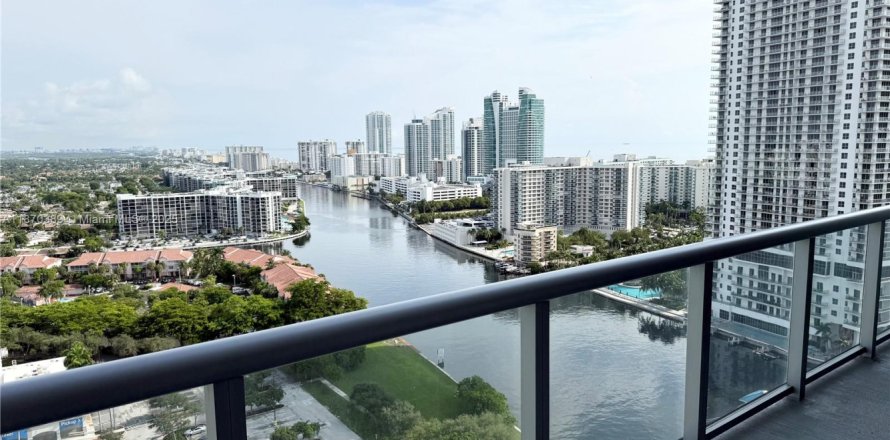 Кондоминиум с 1 комнатой в Халландейл-Бич, Флорида № 1921800