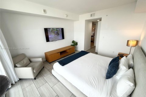 Купить кондоминиум в Халландейл-Бич, Флорида 1 комната, 95.5м2, № 1921800 - фото 9