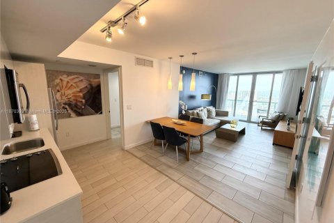 Купить кондоминиум в Халландейл-Бич, Флорида 1 комната, 95.5м2, № 1921800 - фото 3