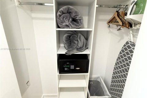 Купить кондоминиум в Халландейл-Бич, Флорида 1 комната, 95.5м2, № 1921800 - фото 17