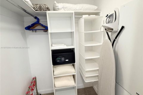 Купить кондоминиум в Халландейл-Бич, Флорида 1 комната, 95.5м2, № 1921800 - фото 12