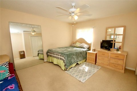 House in Orlando, Florida 4 bedrooms, 240.52 sq.m. № 1648296 - photo 24