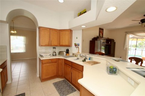 House in Orlando, Florida 4 bedrooms, 240.52 sq.m. № 1648296 - photo 9