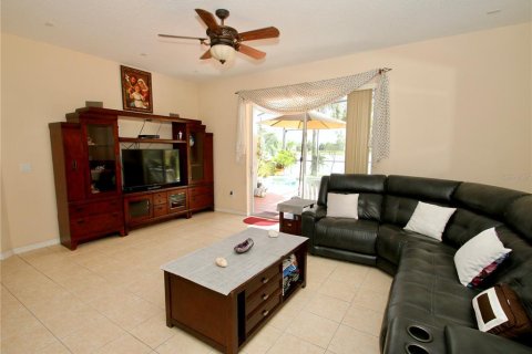 House in Orlando, Florida 4 bedrooms, 240.52 sq.m. № 1648296 - photo 7