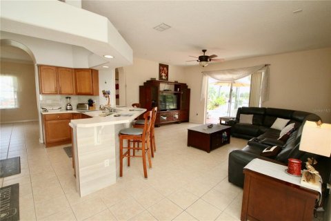 House in Orlando, Florida 4 bedrooms, 240.52 sq.m. № 1648296 - photo 8