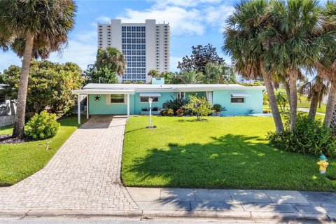 House in Daytona Beach, Florida 3 bedrooms, 170.75 sq.m. № 1905338 - photo 1