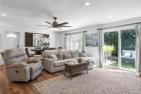 House in Daytona Beach, Florida 3 bedrooms, 170.75 sq.m. № 1905338 - photo 25