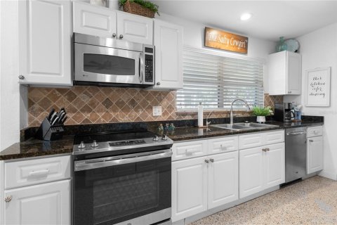 House in Daytona Beach, Florida 3 bedrooms, 170.75 sq.m. № 1905338 - photo 17