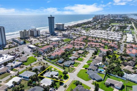 House in Daytona Beach, Florida 3 bedrooms, 170.75 sq.m. № 1905338 - photo 8