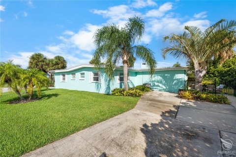House in Daytona Beach, Florida 3 bedrooms, 170.75 sq.m. № 1905338 - photo 9
