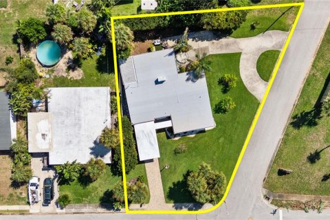 House in Daytona Beach, Florida 3 bedrooms, 170.75 sq.m. № 1905338 - photo 3