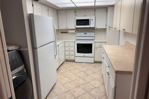 Condominio en venta en Coral Gables, Florida, 2 dormitorios, 132.2 m2 № 2007518 - foto 5