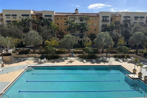 Condominio en venta en Coral Gables, Florida, 2 dormitorios, 132.2 m2 № 2007518 - foto 2