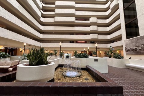 Condominio en venta en Coral Gables, Florida, 2 dormitorios, 132.2 m2 № 2007518 - foto 18