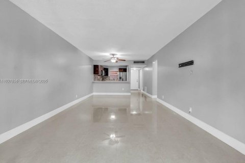 Снять в аренду кондоминиум в Дейви, Флорида 2 спальни, 89.19м2, № 1988033 - фото 4