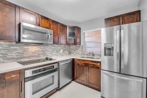 Снять в аренду кондоминиум в Дейви, Флорида 2 спальни, 89.19м2, № 1988033 - фото 1