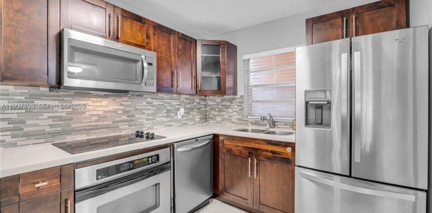 Кондоминиум с 2 спальнями в Дейви, Флорида № 1988033