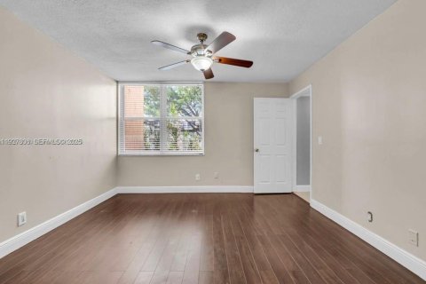 Снять в аренду кондоминиум в Дейви, Флорида 2 спальни, 89.19м2, № 1988033 - фото 3