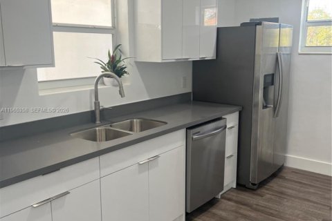 Adosado en alquiler en Miami, Florida, 3 dormitorios, 126.16 m2 № 2026956 - foto 5