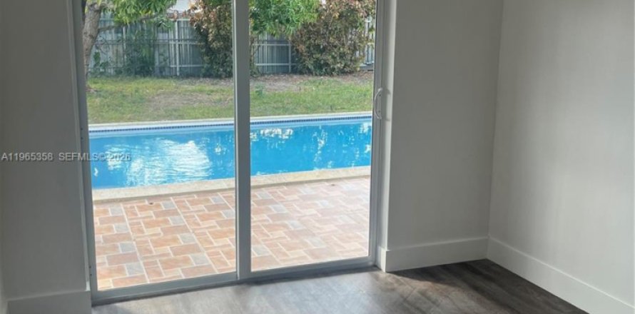 Adosado en Miami, Florida 3 dormitorios, 126.16 m2 № 2026956