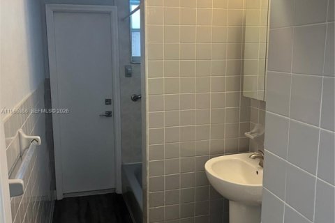 Adosado en alquiler en Miami, Florida, 3 dormitorios, 126.16 m2 № 2026956 - foto 2