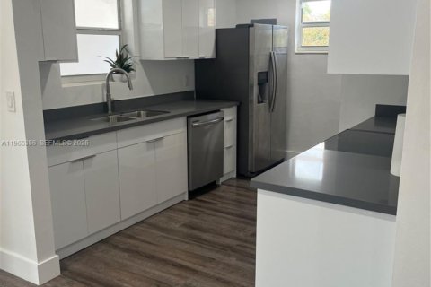 Adosado en alquiler en Miami, Florida, 3 dormitorios, 126.16 m2 № 2026956 - foto 7