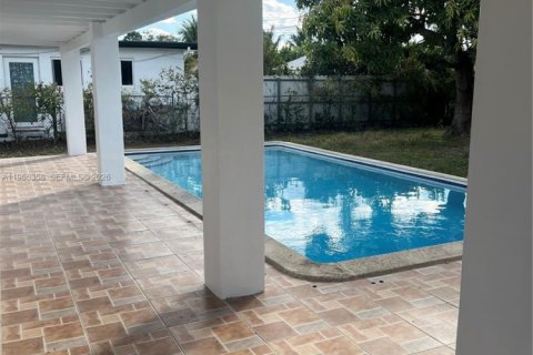 Adosado en alquiler en Miami, Florida, 3 dormitorios, 126.16 m2 № 2026956 - foto 4