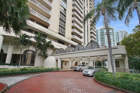 Снять в аренду кондоминиум в Авентура, Флорида 1 спальня, 100.06м2, № 1844029 - фото 21