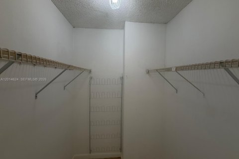 Снять в аренду кондоминиум в Майами, Флорида 1 спальня, 76.64м2, № 2076562 - фото 17
