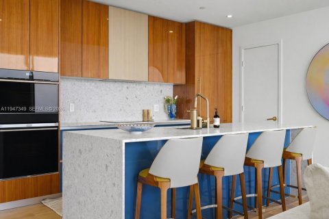 Condominio en venta en Miami, Florida, 3 dormitorios, 184.23 m2 № 2003729 - foto 2