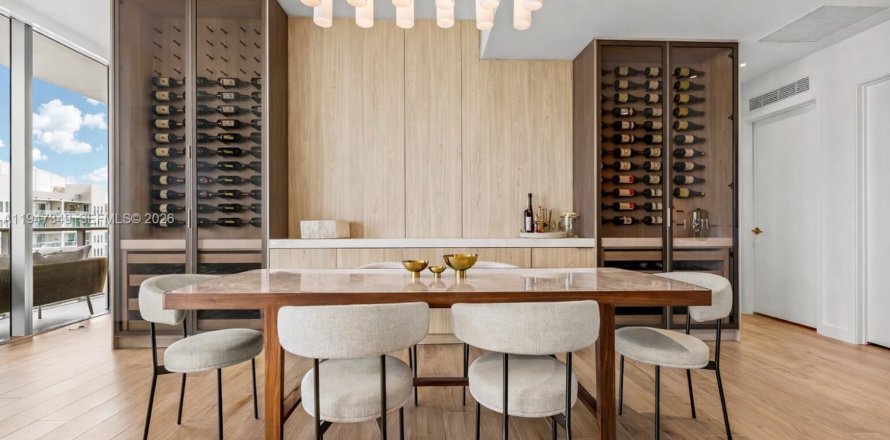 Condominio en Miami, Florida, 3 dormitorios  № 2003729