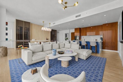 Condominio en venta en Miami, Florida, 3 dormitorios, 184.23 m2 № 2003729 - foto 8