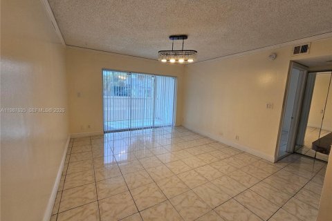 Condo à Tamarac, Floride, 1 chambre  № 2048944