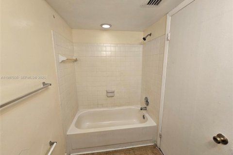 Copropriété à vendre à Tamarac, Floride: 1 chambre, 57.13 m2 № 2048944 - photo 15