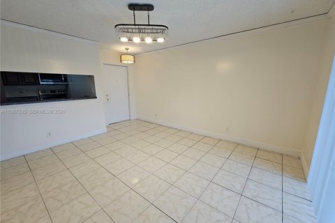 Copropriété à vendre à Tamarac, Floride: 1 chambre, 57.13 m2 № 2048944 - photo 4