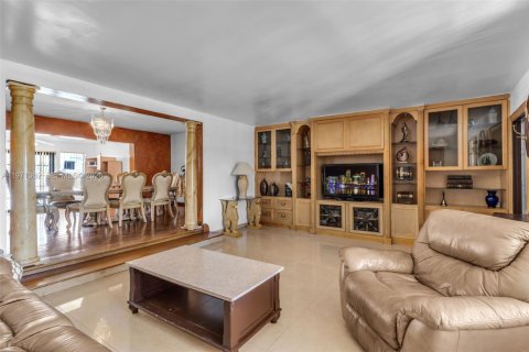 Villa ou maison à vendre à West Miami, Floride: 3 chambres, 164.16 m2 № 2038207 - photo 4