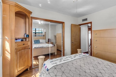 Villa ou maison à vendre à West Miami, Floride: 3 chambres, 164.16 m2 № 2038207 - photo 11