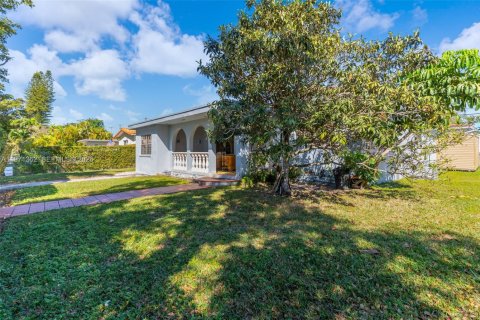 Villa ou maison à vendre à West Miami, Floride: 3 chambres, 164.16 m2 № 2038207 - photo 15
