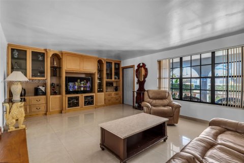 Villa ou maison à vendre à West Miami, Floride: 3 chambres, 164.16 m2 № 2038207 - photo 3