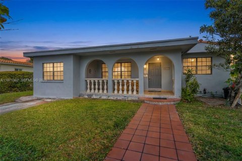 Villa ou maison à West Miami, Floride 3 chambres, 164.16 m2 № 2038207