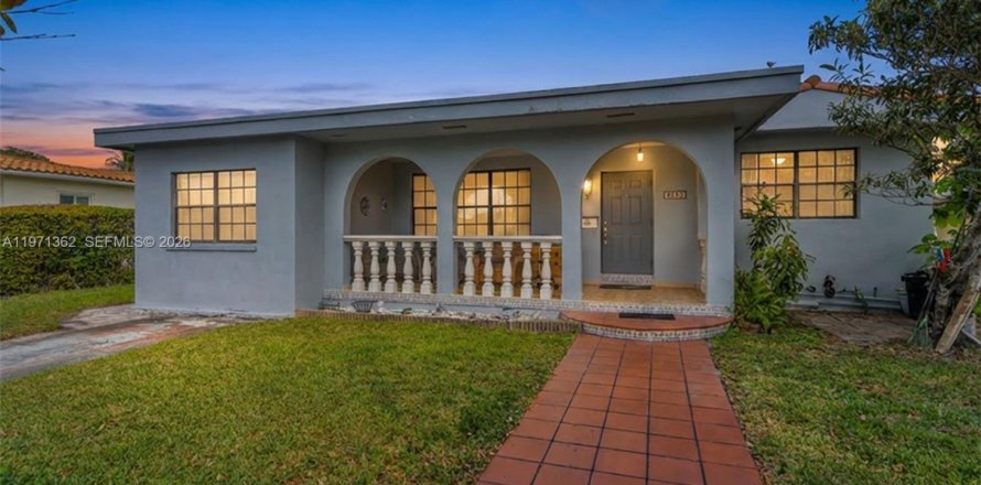 Villa ou maison à West Miami, Floride 3 chambres, 164.16 m2 № 2038207